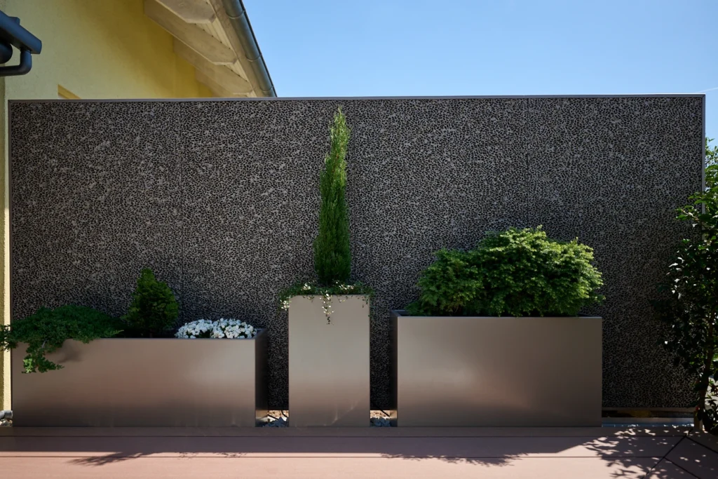 sichtschutz_f_r_den_garten-pool_umrandung-lampen_im_garten-sichtschutz_garten_pflanzen-pflanzen_als_sichtschutz-Ehmann-Gartengestaltung-0043